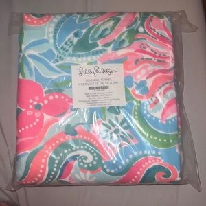 NEW, never opened Lilly Pulitzer Lounge Towel. Perfect for lake, beach or pool!